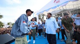 Calon presiden nomor urut 2, Prabowo Subianto menyapa puluhan ribu masyarakat Sulawesi Utara dalam acara yang digelar di Lapangan Schwarz, Langowan. (Dok. TKN Prabowo Gibran)

