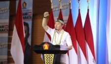 Sekjen Partai Gerindra Ahmad Muzani mendeklarasikan Ridwan Dhani Wirianata sebagai calon walikota Bandung. (Instagram.com @dhaniwirianata)